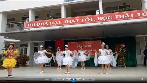 Văn nghệ kỉ niệm ngày Nhà giáo Việt Nam 20/11/2017-Tiết mục 6C múa hát: Món quà tặng cô